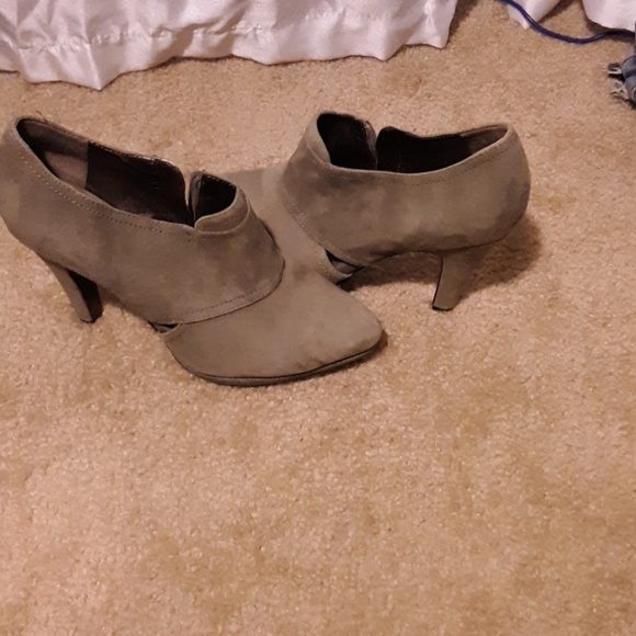 Banana Republic  pumps - Picture 2 of 4